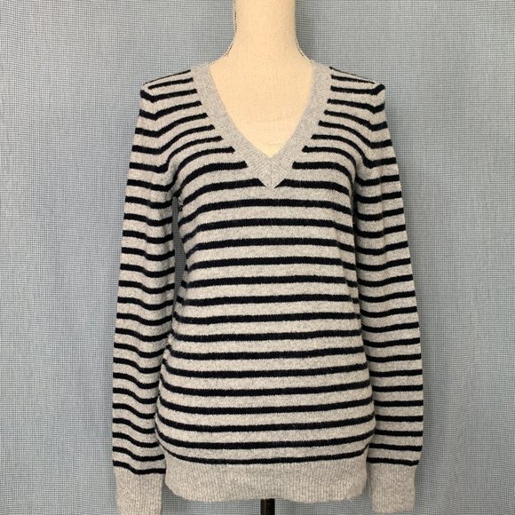 GAP Cozy Grey & Navy Blue Striped V-Neck Sweater / Grey Jumper / Early 2000's / - Picture 1 of 5